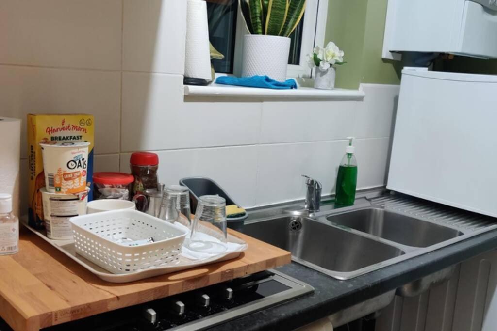Private Comfortable Guest Suite - 노팅엄 외부 사진